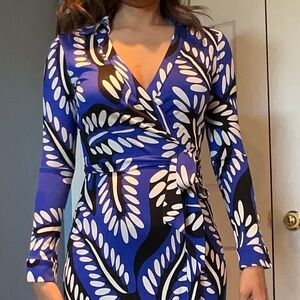Diane Von Furstenburg Wrap Dress. - Blue / Black Leaf Motif